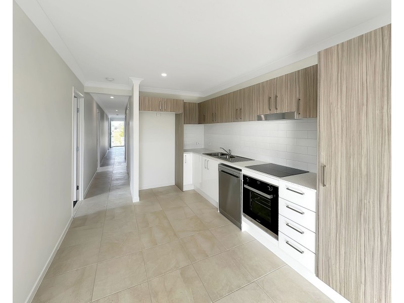 2/92 Nielsen Road, Rosewood QLD 4340