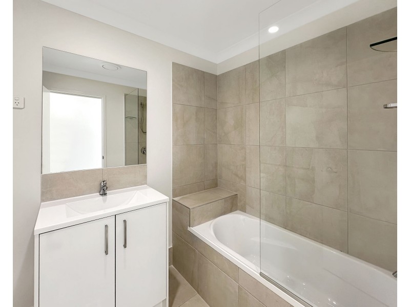 2/92 Nielsen Road, Rosewood QLD 4340