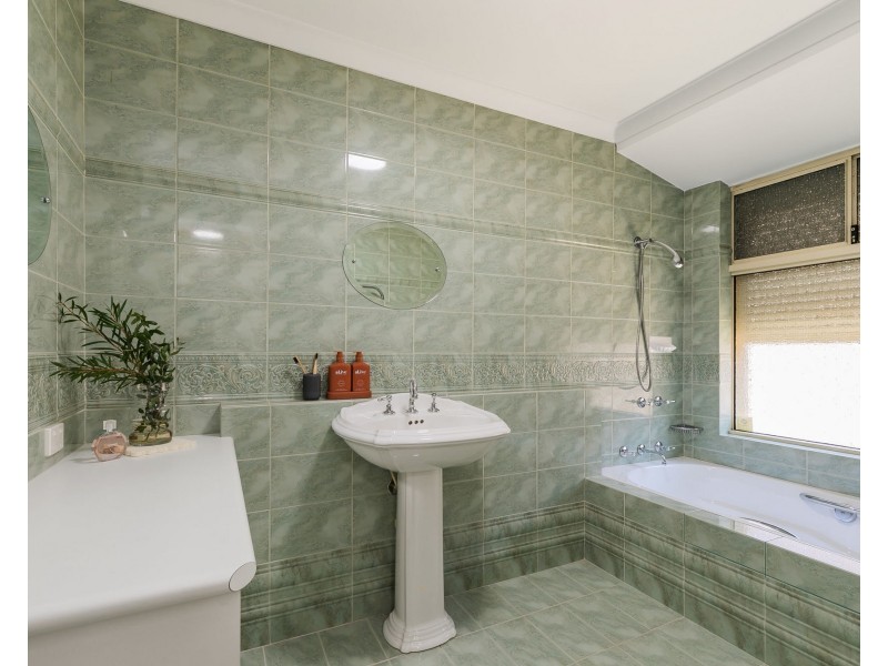 40 Elanora Drive, Cooloongup WA 6168