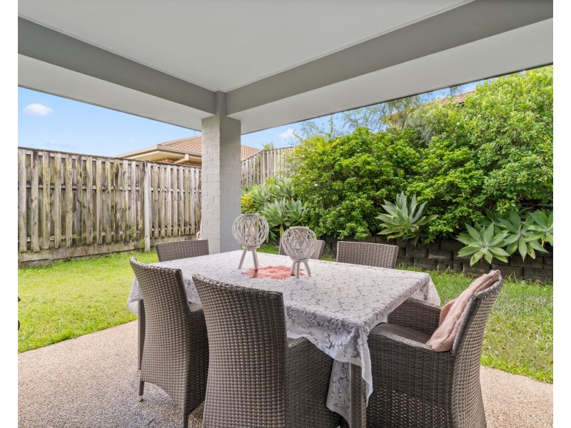 6 Stokes Street, Pacific Pines QLD 4211