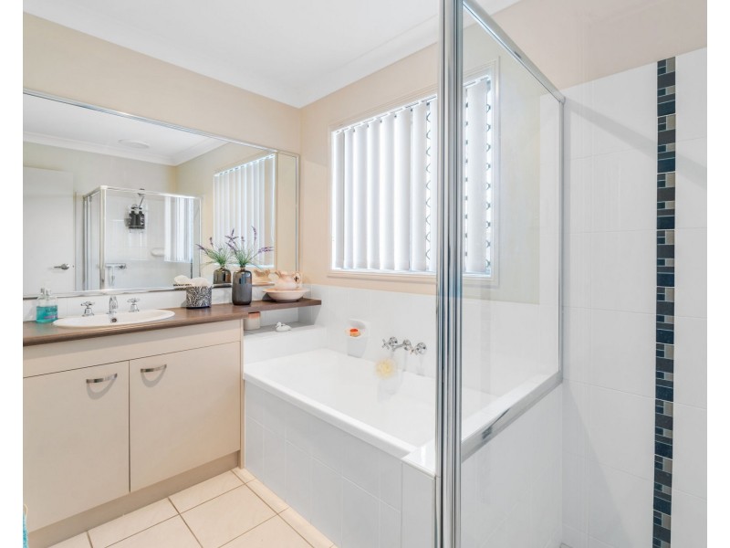 6 Stokes Street, Pacific Pines QLD 4211