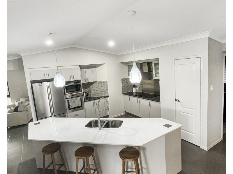 6 Whale Circuit, Bargara QLD 4670