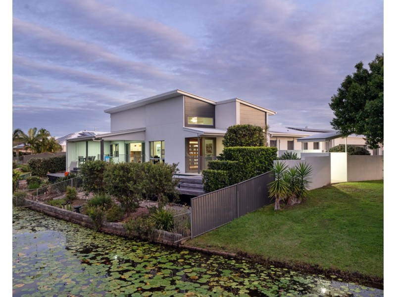 5 Wallum Close, Pelican Waters QLD 4551