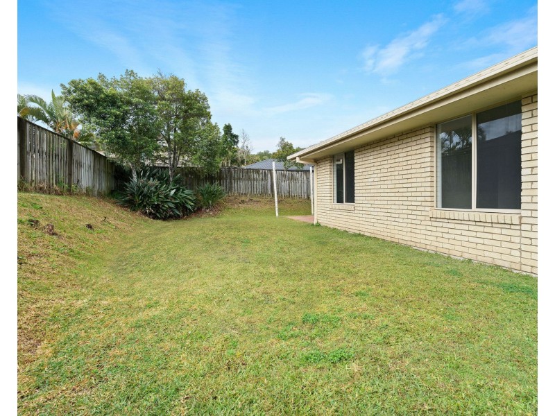 17 Beaumont Crescent, Pacific Pines QLD 4211