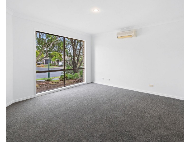 17 Beaumont Crescent, Pacific Pines QLD 4211