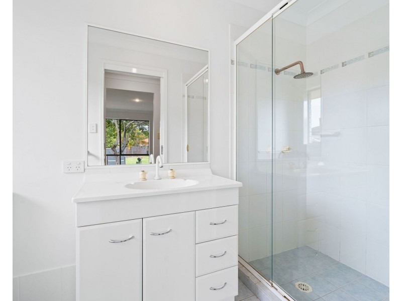 17 Beaumont Crescent, Pacific Pines QLD 4211