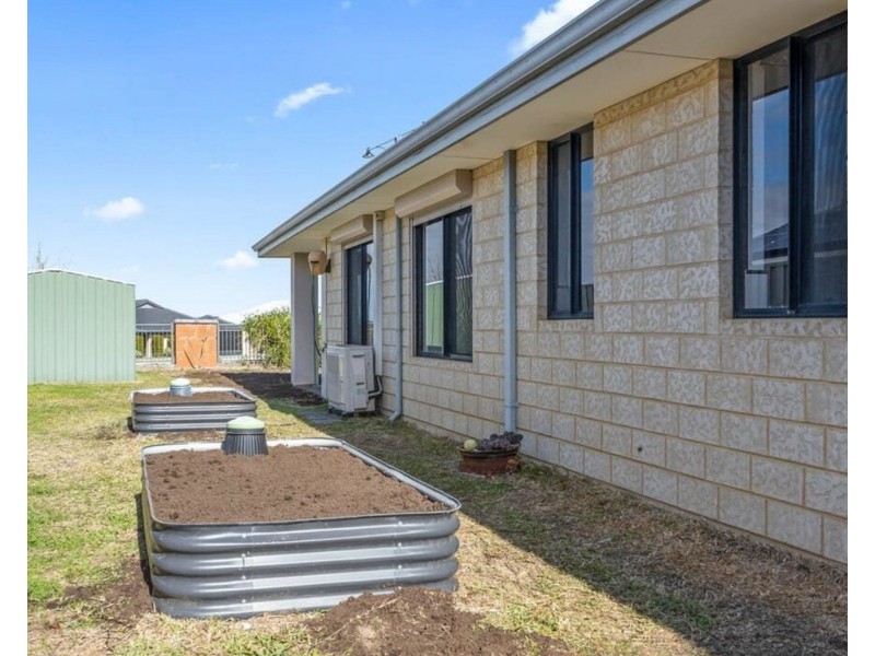 4 Coree Lane, Ellenbrook WA 6069