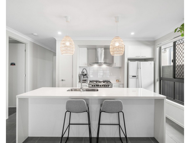 6 Ruchi Place, Wynnum West QLD 4178