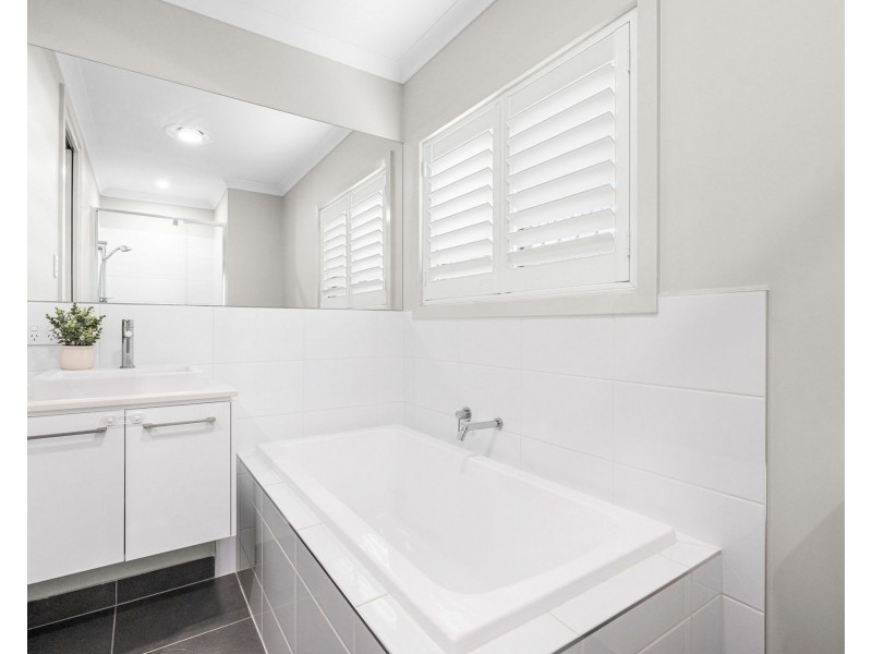 6 Ruchi Place, Wynnum West QLD 4178