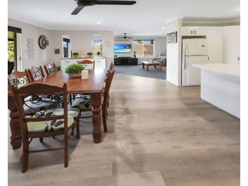 17 Midway Terrace, Pacific Pines QLD 4211