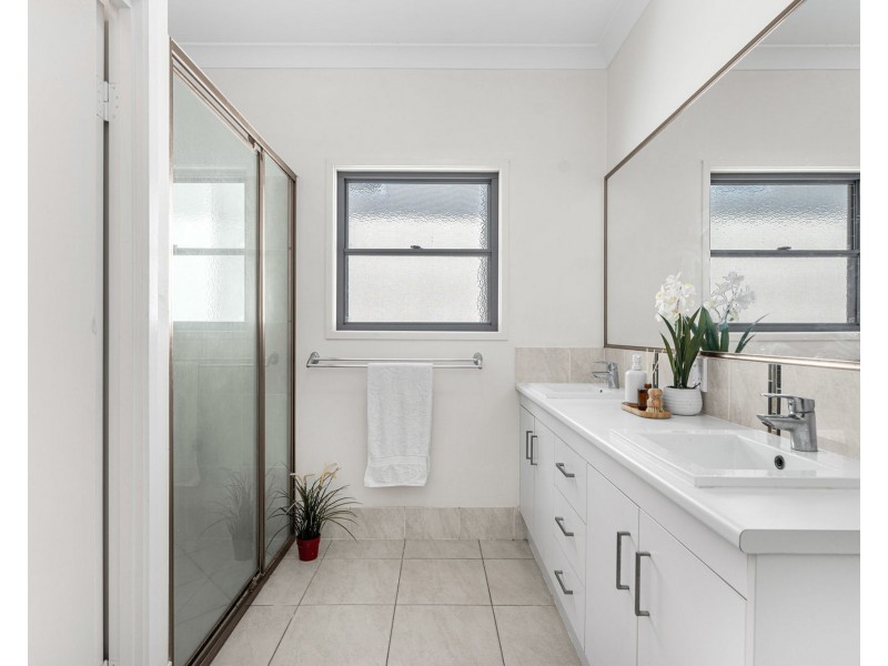 7 Berringar Street, Wynnum QLD 4178