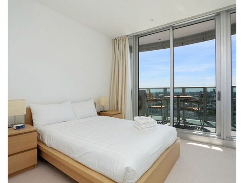 1702S/241 Harbour Esplanade, Docklands VIC 3008