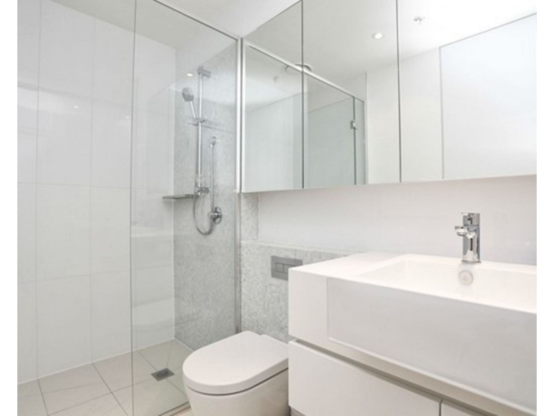 1702S/241 Harbour Esplanade, Docklands VIC 3008