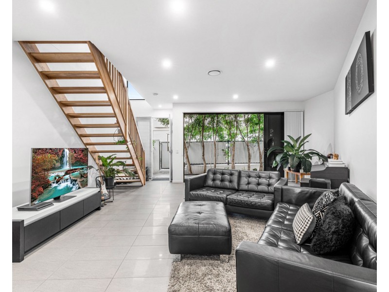 10 Gibson Street, Morningside QLD 4170