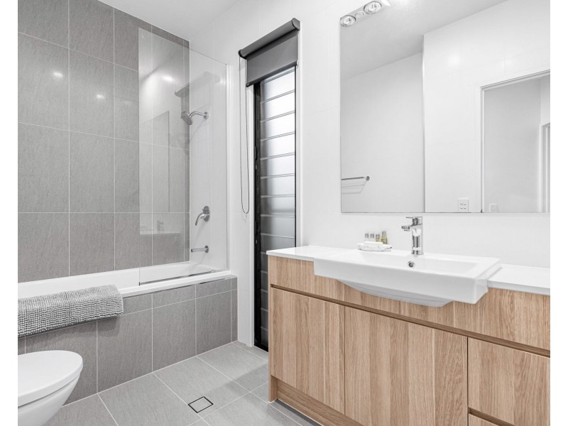 10 Gibson Street, Morningside QLD 4170