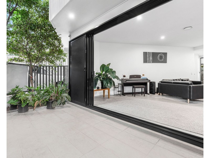 10 Gibson Street, Morningside QLD 4170