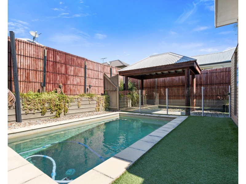 8 Orchard Cres, Springfield Lakes QLD 4300