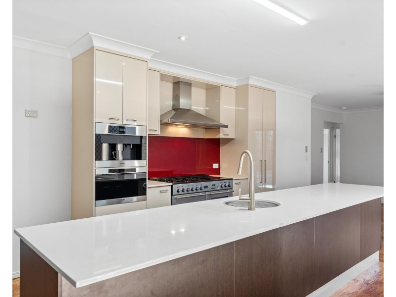 8 Orchard Cres, Springfield Lakes QLD 4300