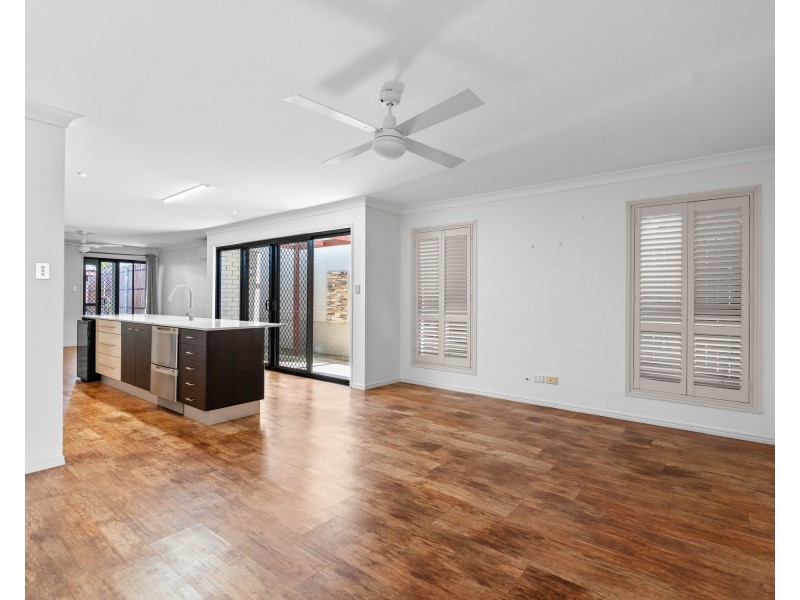 8 Orchard Cres, Springfield Lakes QLD 4300