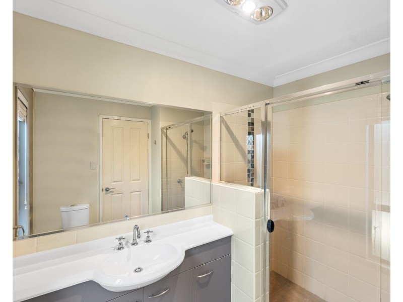 8 Orchard Cres, Springfield Lakes QLD 4300