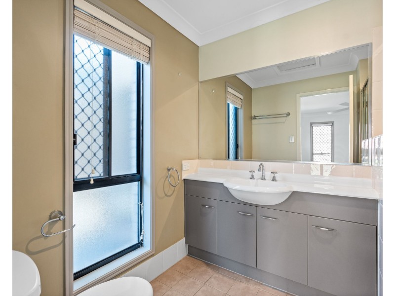 8 Orchard Cres, Springfield Lakes QLD 4300