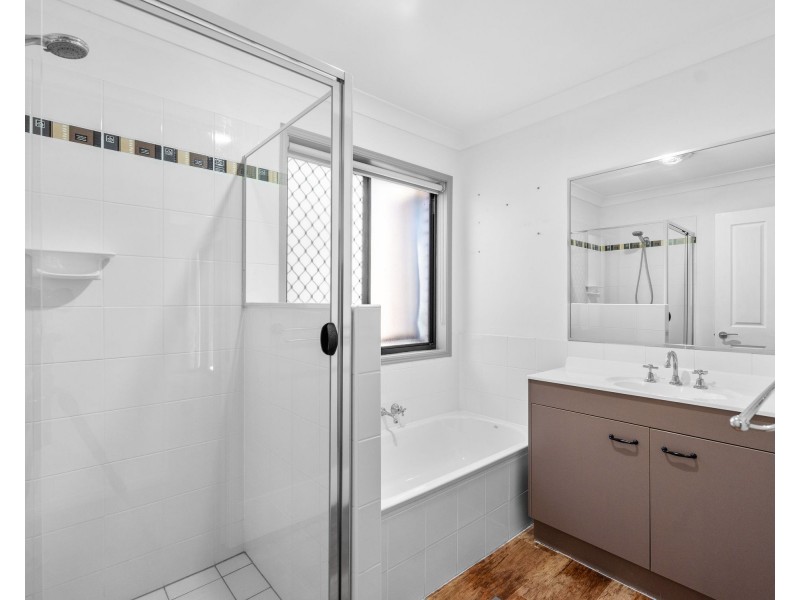 8 Orchard Cres, Springfield Lakes QLD 4300