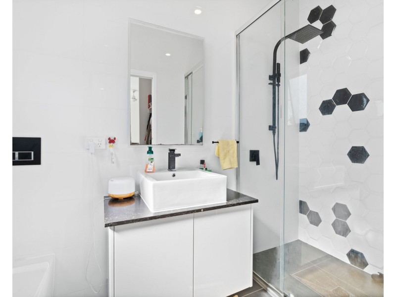 2/4A HANSFORD ROAD, Coombabah QLD 4216