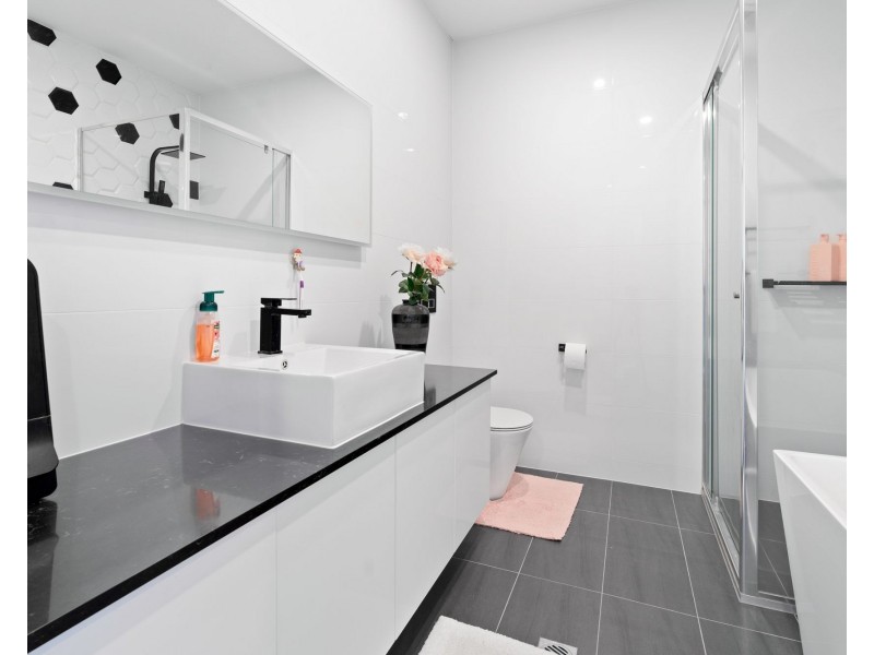 2/4A HANSFORD ROAD, Coombabah QLD 4216