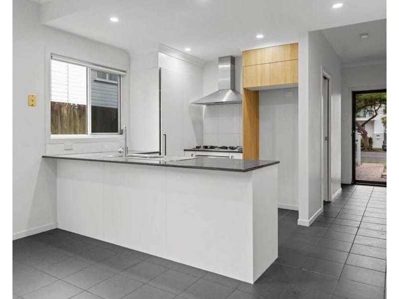 18 Hants Street, Hamilton QLD 4007