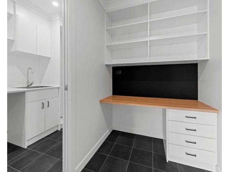 18 Hants Street, Hamilton QLD 4007