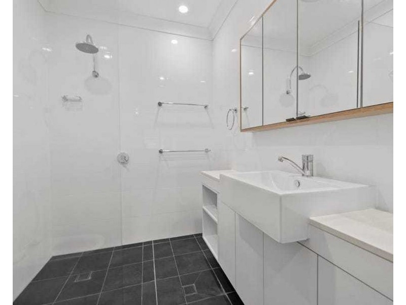 18 Hants Street, Hamilton QLD 4007