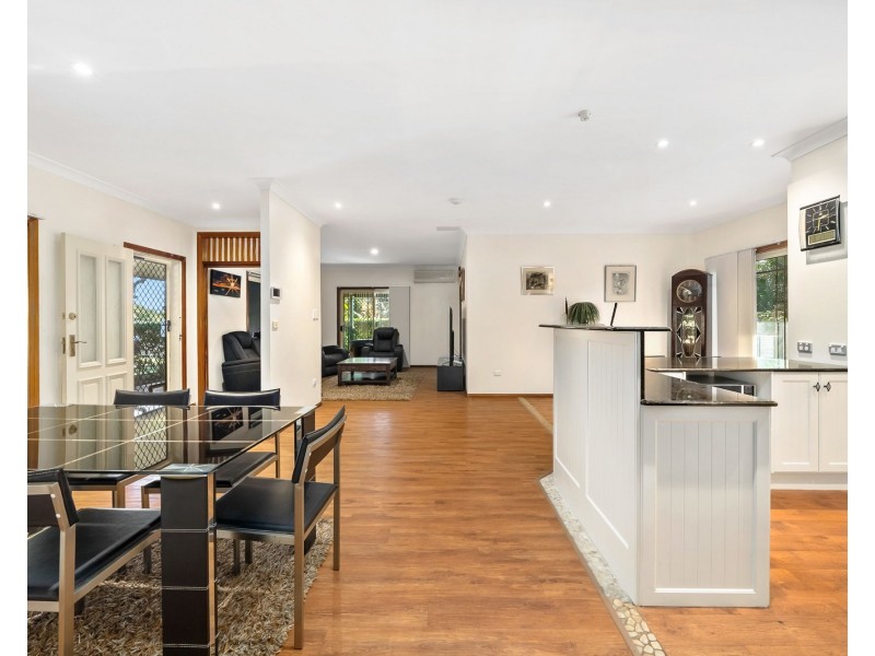 8 Tristania Way, Highland Park QLD 4211