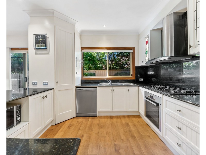 8 Tristania Way, Highland Park QLD 4211