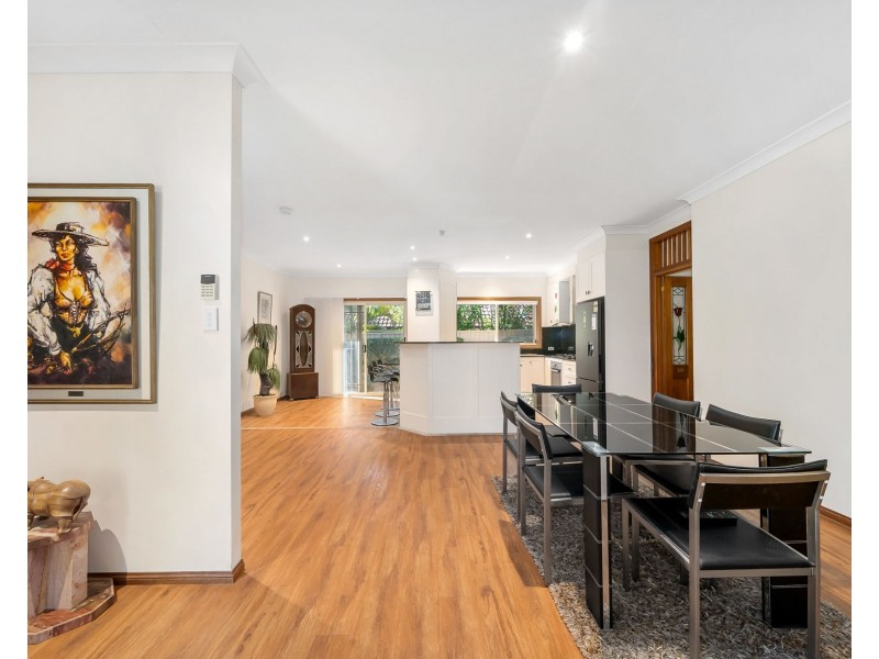 8 Tristania Way, Highland Park QLD 4211