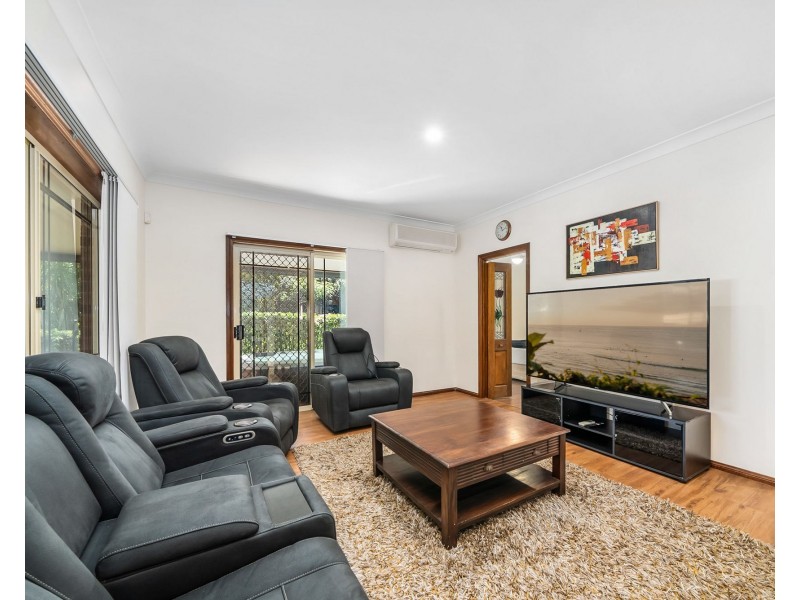 8 Tristania Way, Highland Park QLD 4211