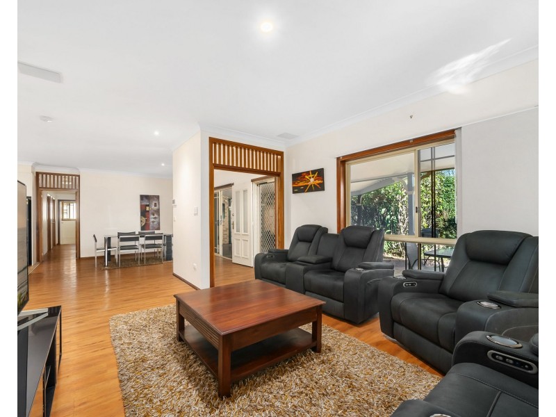 8 Tristania Way, Highland Park QLD 4211