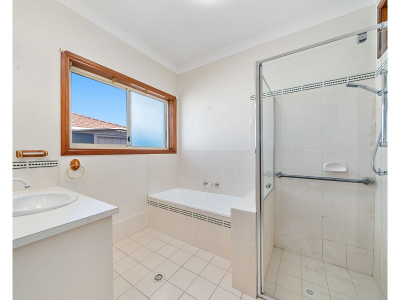 8 Tristania Way, Highland Park QLD 4211