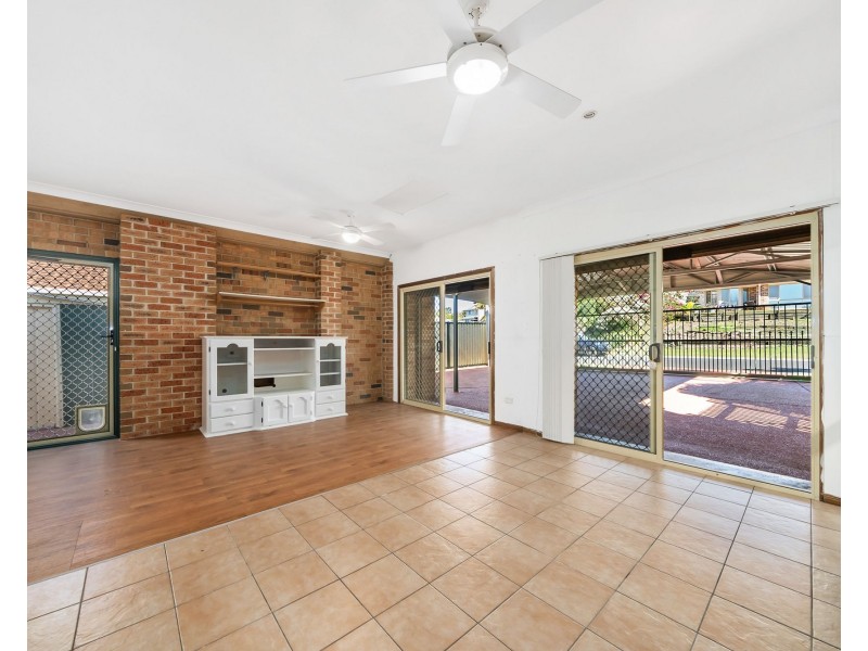 8 Tristania Way, Highland Park QLD 4211