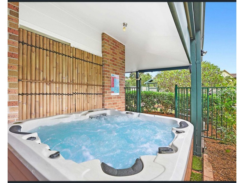 8 Tristania Way, Highland Park QLD 4211