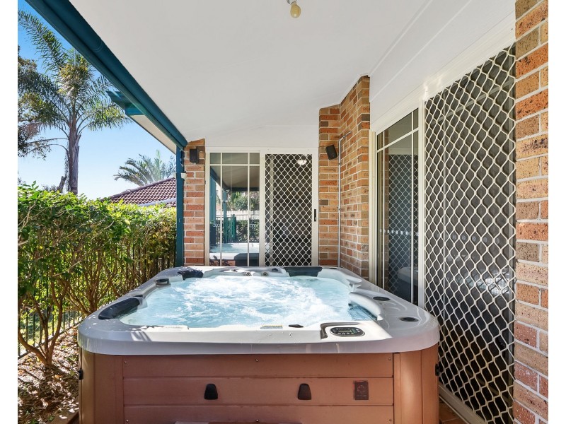 8 Tristania Way, Highland Park QLD 4211