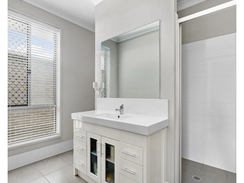 5 Chaps Close, Narangba QLD 4504