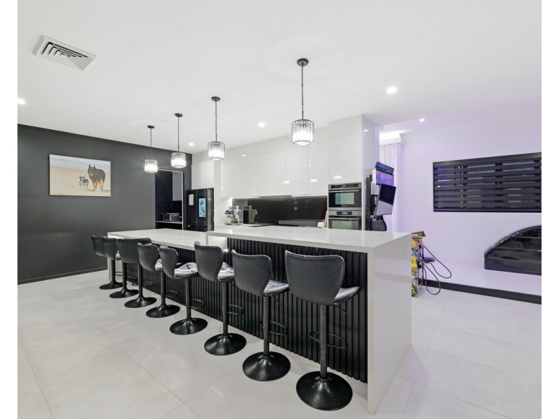 21 Sea Glint Place, Pelican Waters QLD 4551