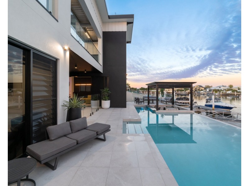 21 Sea Glint Place, Pelican Waters QLD 4551