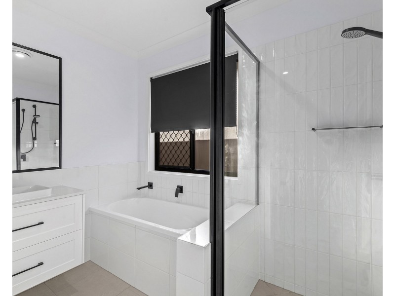 4 Blueberry Place, Redland Bay QLD 4165