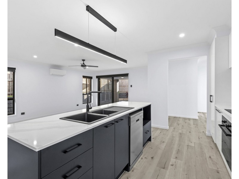 4 Blueberry Place, Redland Bay QLD 4165