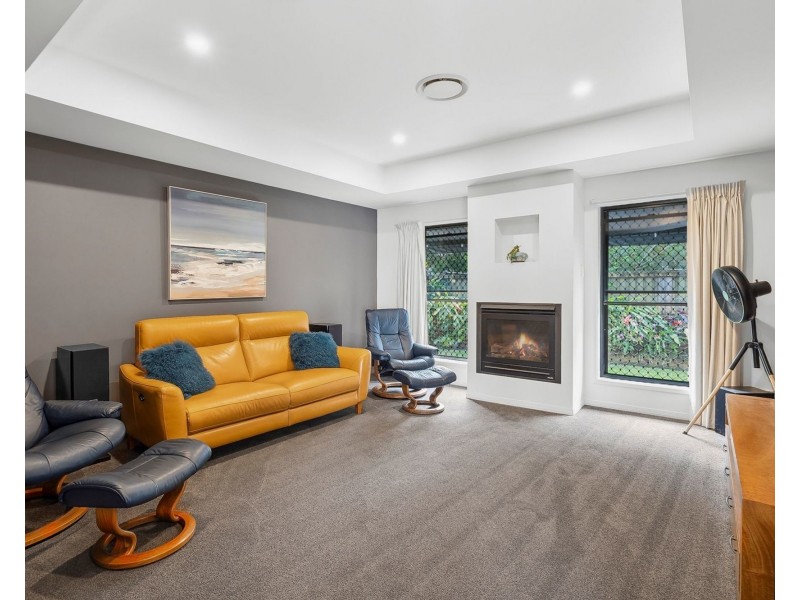 12 Sea Glint Place, Pelican Waters QLD 4551