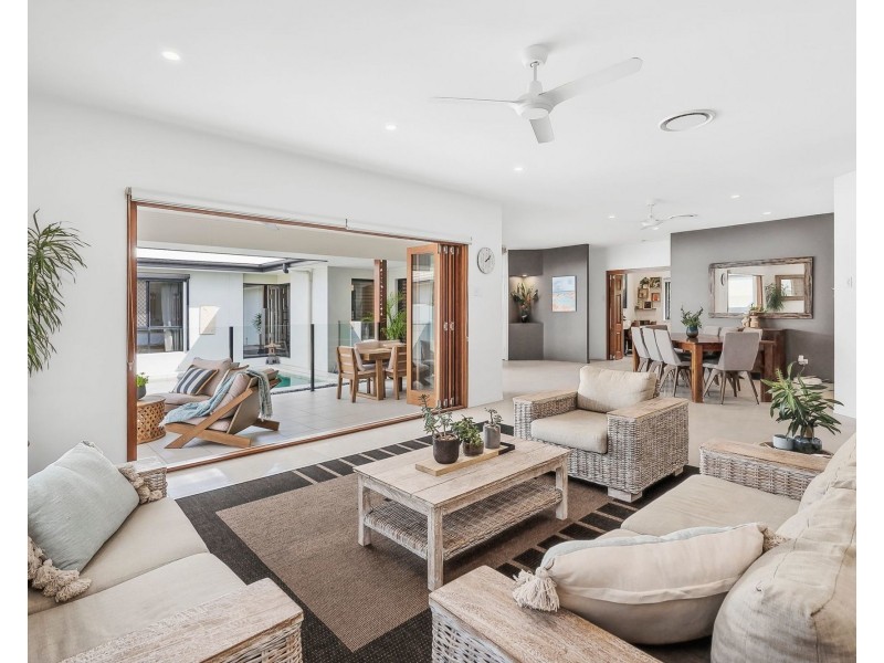 12 Sea Glint Place, Pelican Waters QLD 4551