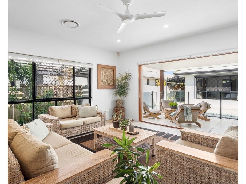 12 Sea Glint Place, Pelican Waters QLD 4551