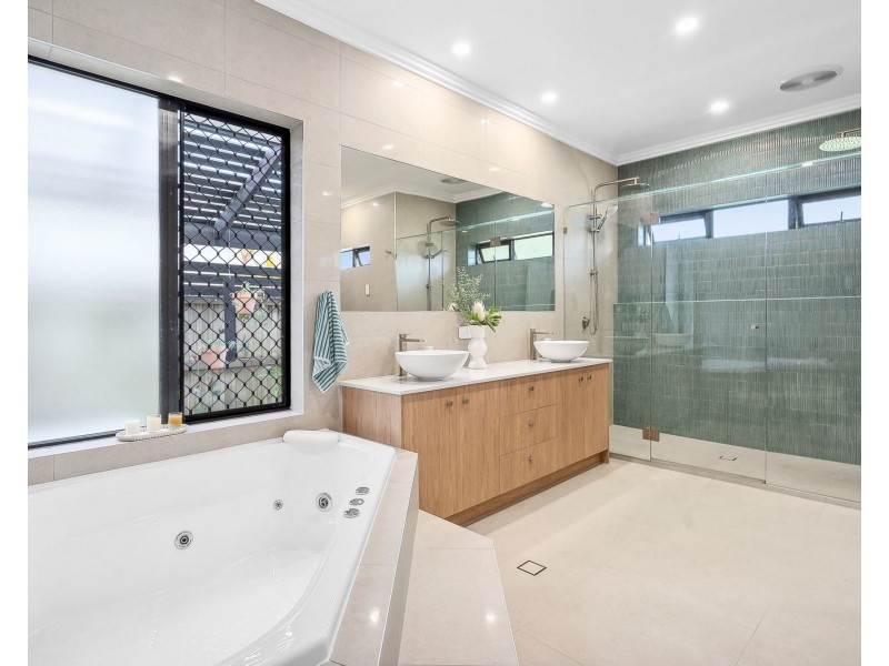 12 Sea Glint Place, Pelican Waters QLD 4551