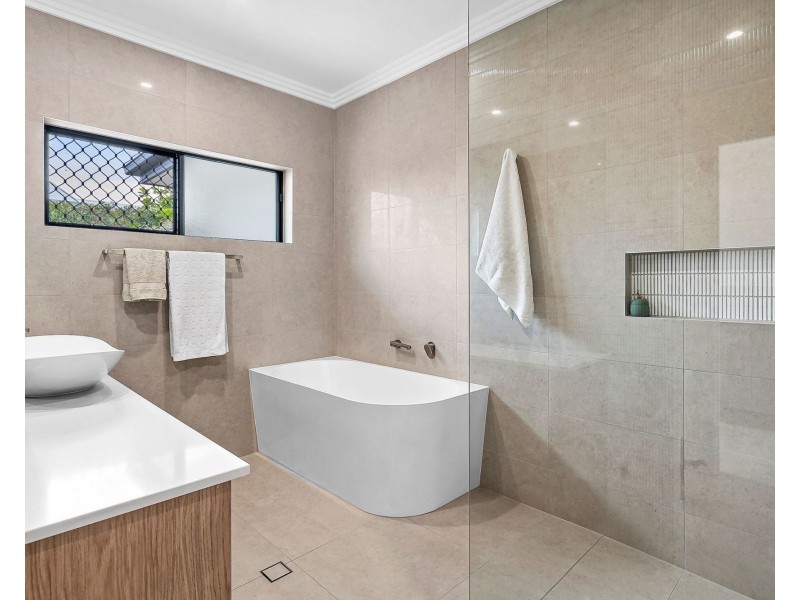 12 Sea Glint Place, Pelican Waters QLD 4551
